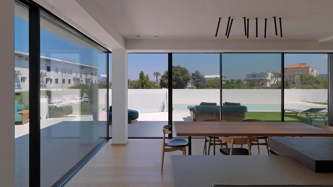 Schüco panoramic sliding glass door with floor-to-ceiling glazing